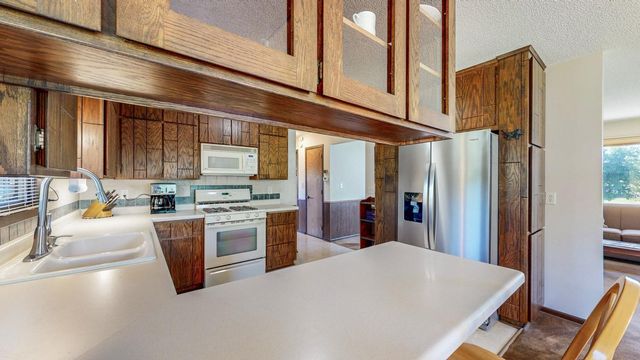 10 Hillcrest Court SW, Pine Island, MN 55963