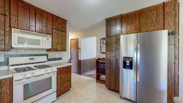 10 Hillcrest Court SW, Pine Island, MN 55963