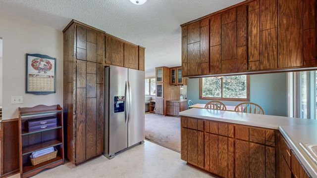 10 Hillcrest Court SW, Pine Island, MN 55963