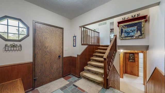 10 Hillcrest Court SW, Pine Island, MN 55963