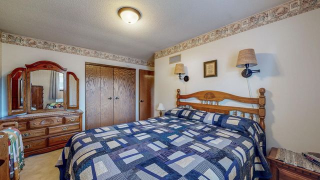 10 Hillcrest Court SW, Pine Island, MN 55963