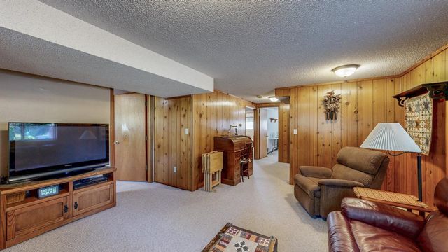 10 Hillcrest Court SW, Pine Island, MN 55963