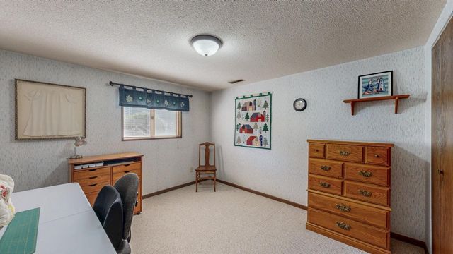 10 Hillcrest Court SW, Pine Island, MN 55963