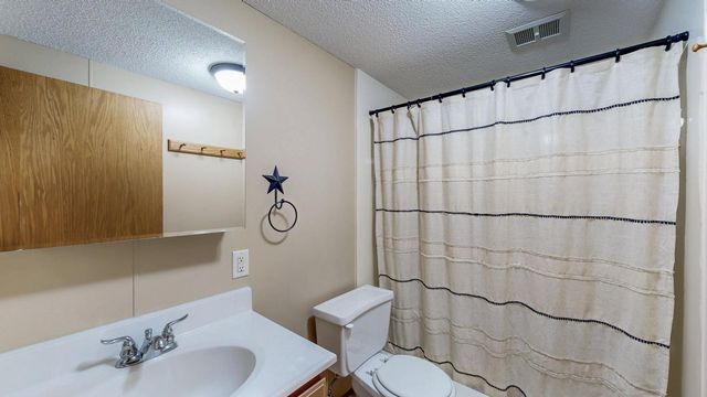 10 Hillcrest Court SW, Pine Island, MN 55963