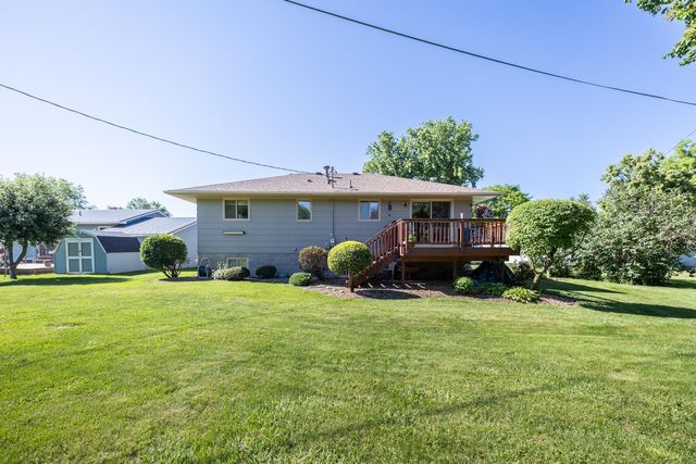 10 Hillcrest Court SW, Pine Island, MN 55963