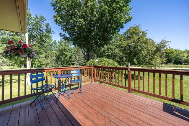 10 Hillcrest Court SW, Pine Island, MN 55963