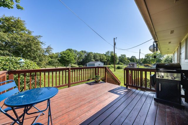 10 Hillcrest Court SW, Pine Island, MN 55963