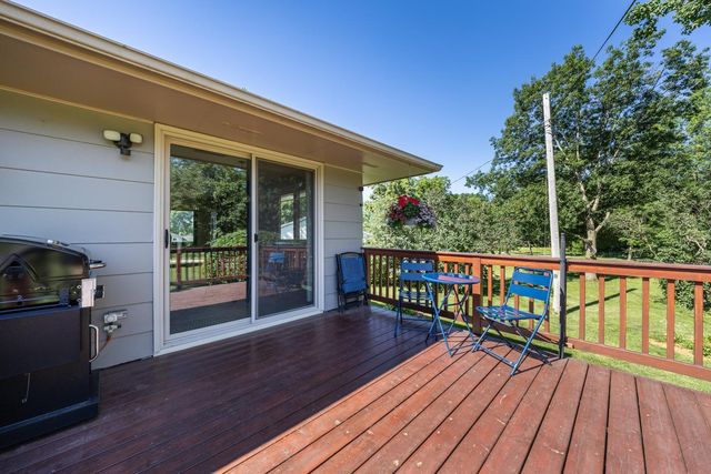 10 Hillcrest Court SW, Pine Island, MN 55963