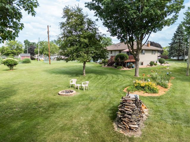 10 Hillcrest Court SW, Pine Island, MN 55963