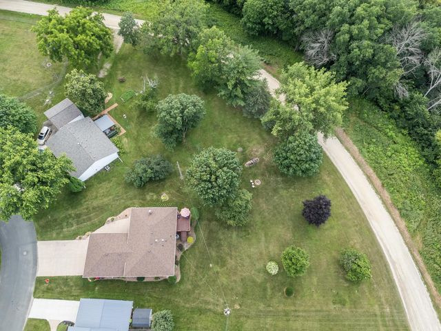 10 Hillcrest Court SW, Pine Island, MN 55963