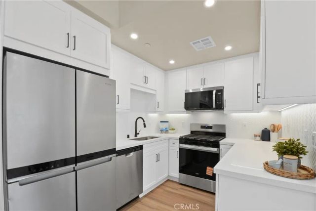 18092 Prairie Avenue 110, Torrance, CA 90504