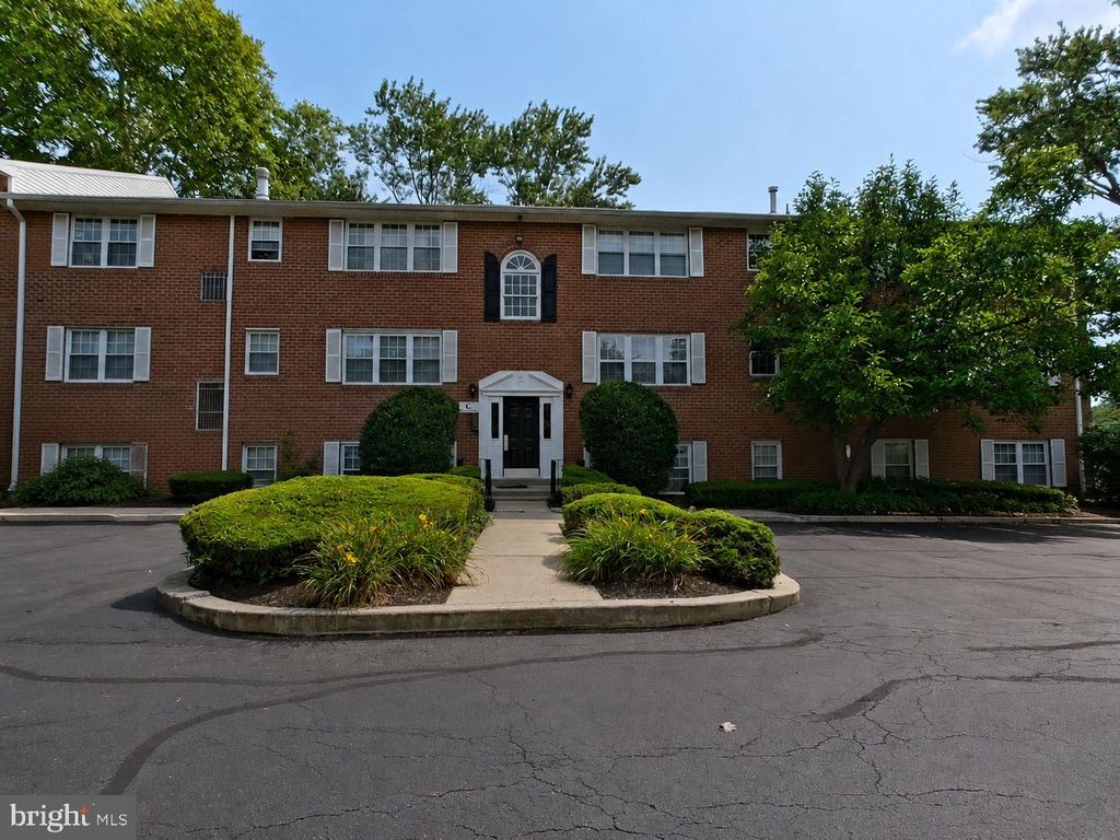 802 SOUTH AVE #C2, SECANE, PA 19018 — exterior