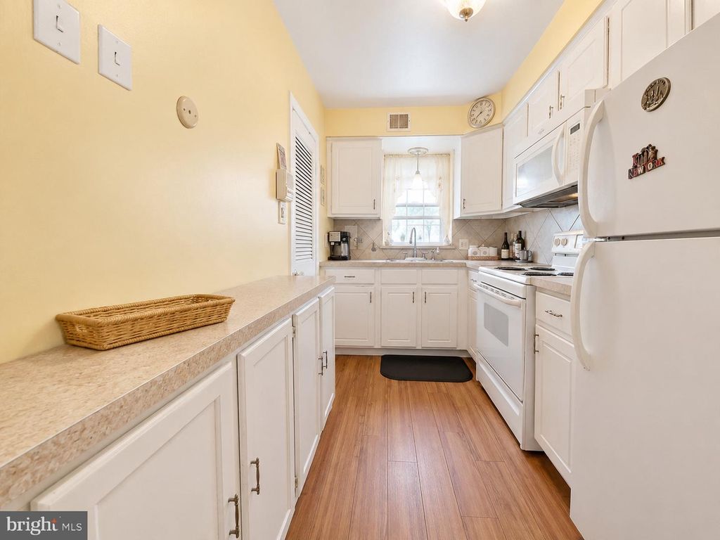 802 SOUTH AVE #C2, SECANE, PA 19018 — photo 4