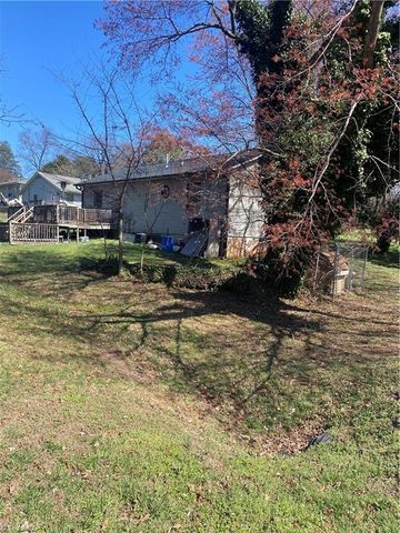 2400 NW Druid Hills Drive, Winston-salem, NC 27105