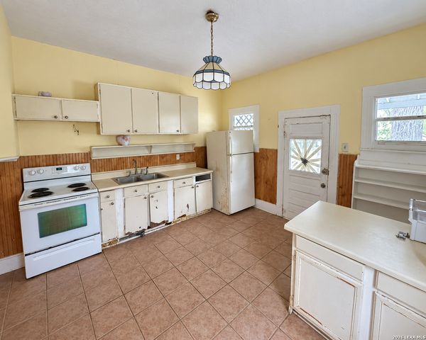 340 HALLIDAY AVE, San Antonio, TX 78210