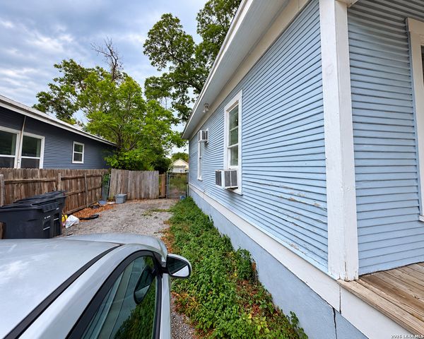 340 HALLIDAY AVE, San Antonio, TX 78210