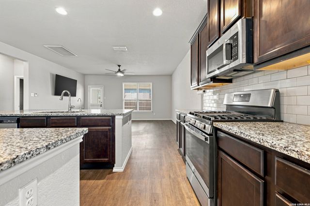 1006 Terlan Dr, New Braunfels, TX 78130