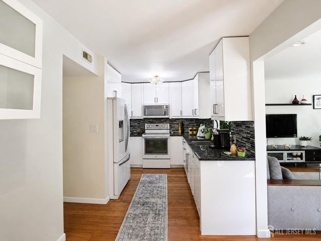 17 Wilson Court, East Brunswick, NJ 08816