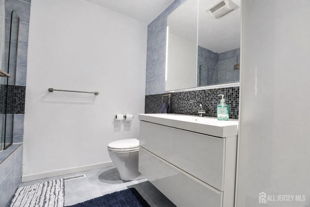 17 Wilson Court, East Brunswick, NJ 08816