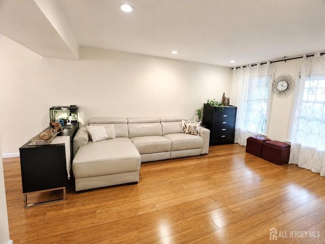 17 Wilson Court, East Brunswick, NJ 08816