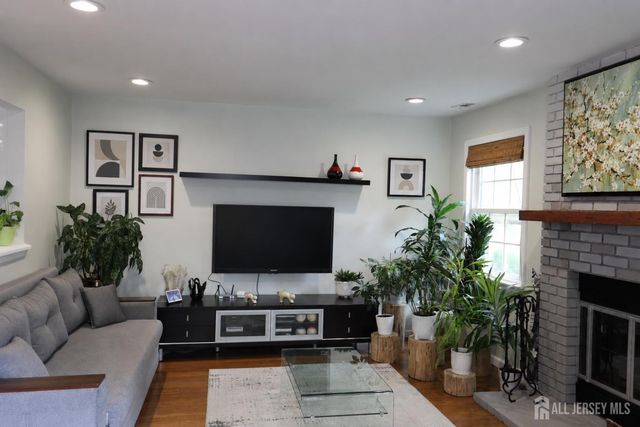 17 Wilson Court, East Brunswick, NJ 08816
