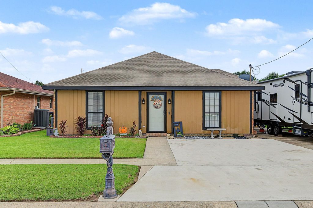 352 Firwood Drive, Houma, LA 70363