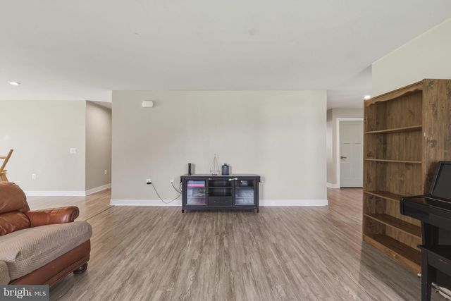 43 ELSTOW WAY, Martinsburg, WV 25405