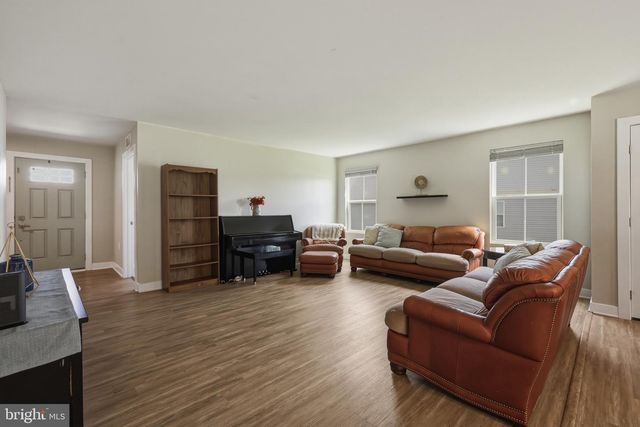 43 ELSTOW WAY, Martinsburg, WV 25405