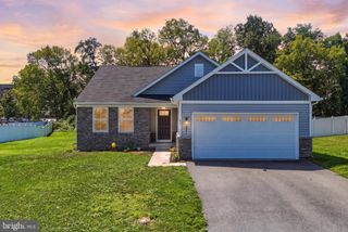 43 ELSTOW WAY, Martinsburg, WV 25405