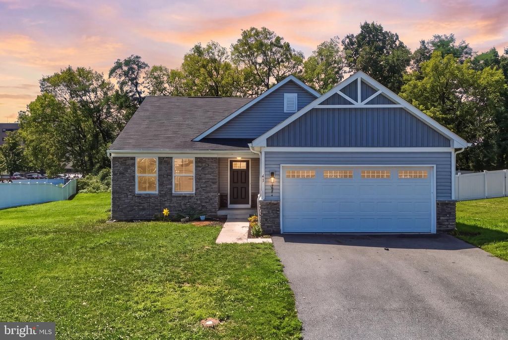 43 ELSTOW WAY, Martinsburg, WV 25405