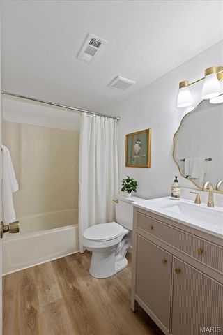 1733 Gascony Parc Drive 1733, Lake St Louis, MO 63367