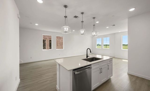 5717 Lakeview Drive, Watauga, TX 76148