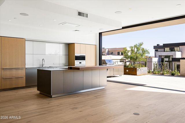 4849 N Camelback Ridge Road B104, Scottsdale, AZ 85251