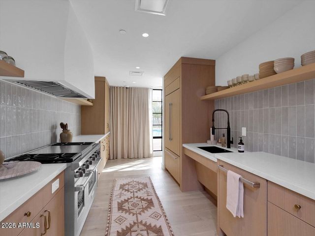 4849 N Camelback Ridge Road B104, Scottsdale, AZ 85251