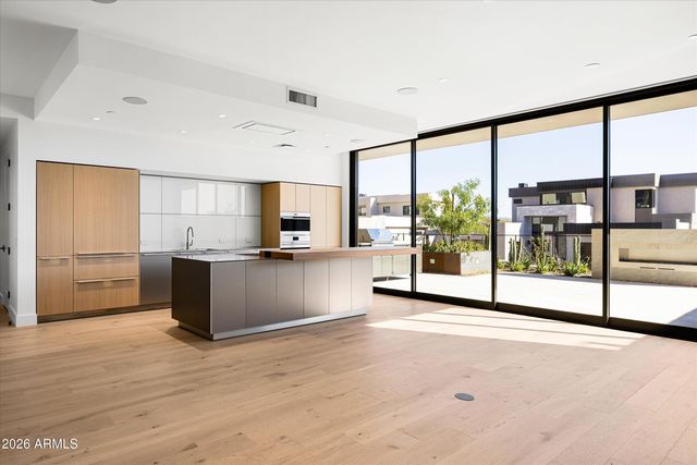 4849 N Camelback Ridge Road B104, Scottsdale, AZ 85251