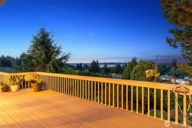 1928 Dumas Circle NE, Tacoma, WA 98422