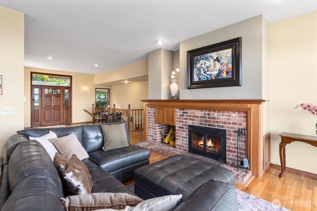 1928 Dumas Circle NE, Tacoma, WA 98422