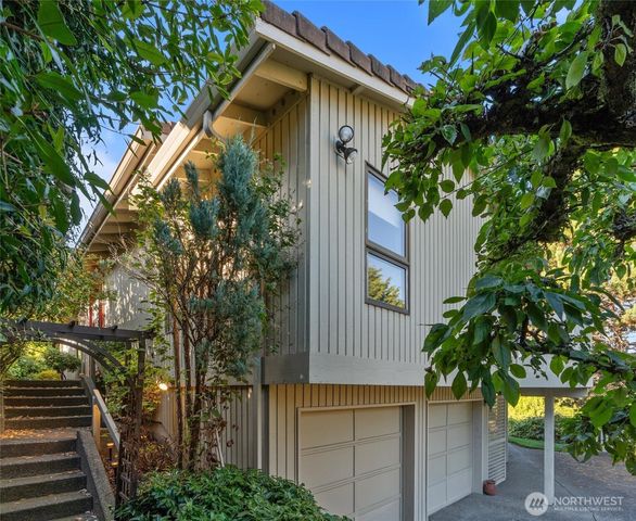 1928 Dumas Circle NE, Tacoma, WA 98422