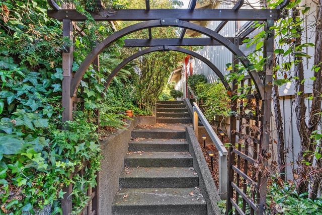 1928 Dumas Circle NE, Tacoma, WA 98422