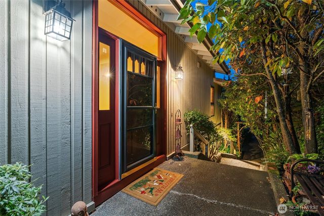 1928 Dumas Circle NE, Tacoma, WA 98422