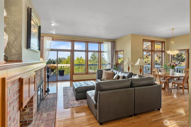 1928 Dumas Circle NE, Tacoma, WA 98422