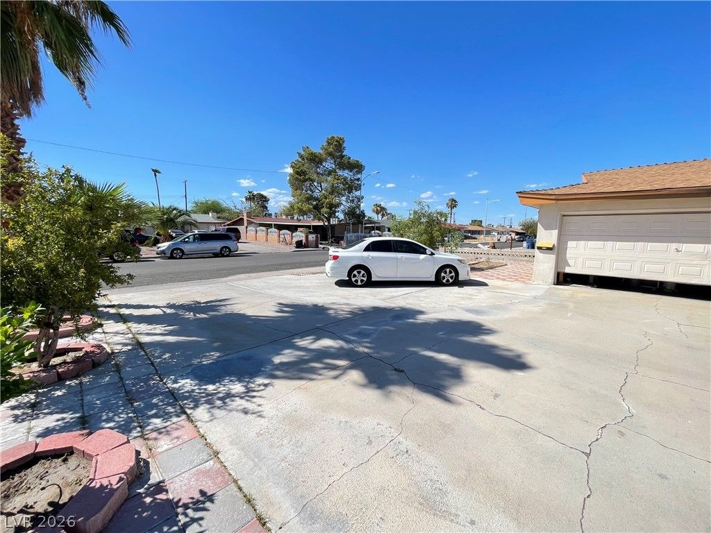 2613 ARENAS Street, Las Vegas, NV 89102 — photo 4