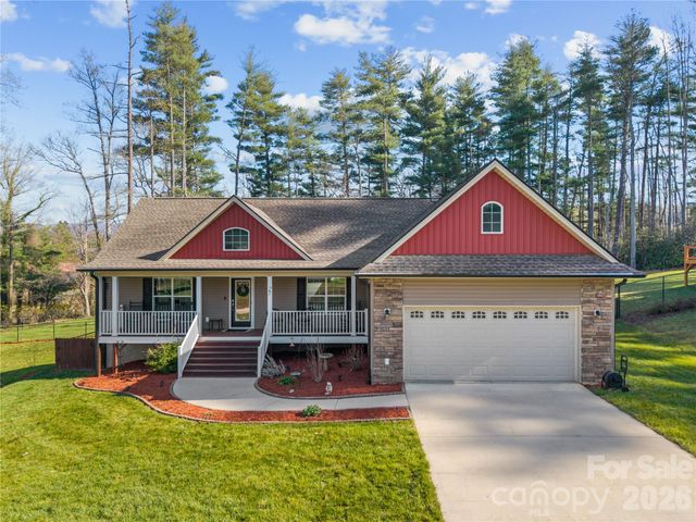 27 Pounding Mill Road, Hendersonville, NC 28792