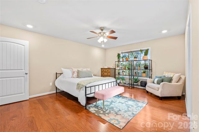 27 Pounding Mill Road, Hendersonville, NC 28792