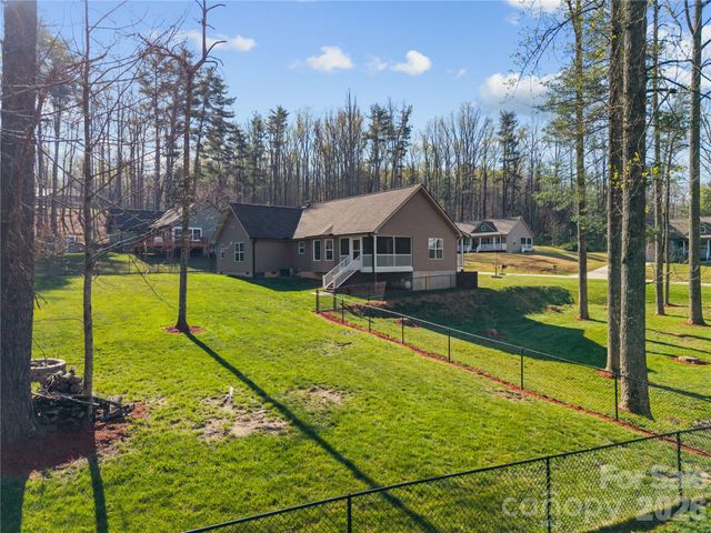 27 Pounding Mill Road, Hendersonville, NC 28792