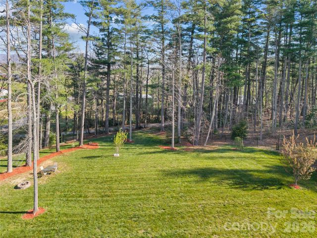 27 Pounding Mill Road, Hendersonville, NC 28792