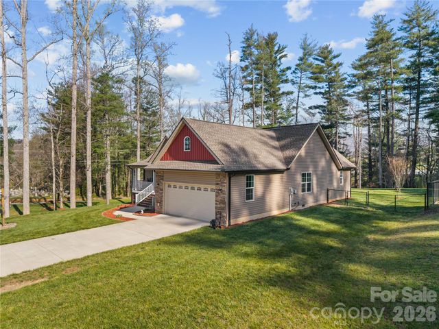 27 Pounding Mill Road, Hendersonville, NC 28792