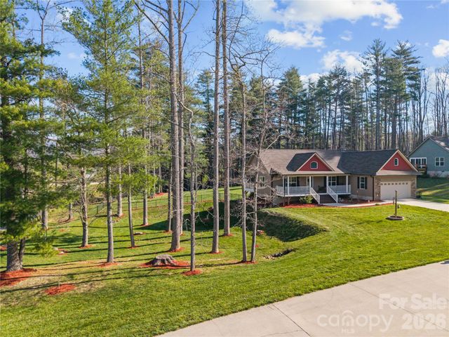 27 Pounding Mill Road, Hendersonville, NC 28792