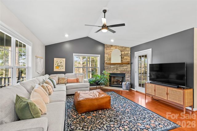 27 Pounding Mill Road, Hendersonville, NC 28792