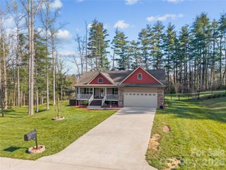 27 Pounding Mill Road, Hendersonville, NC 28792
